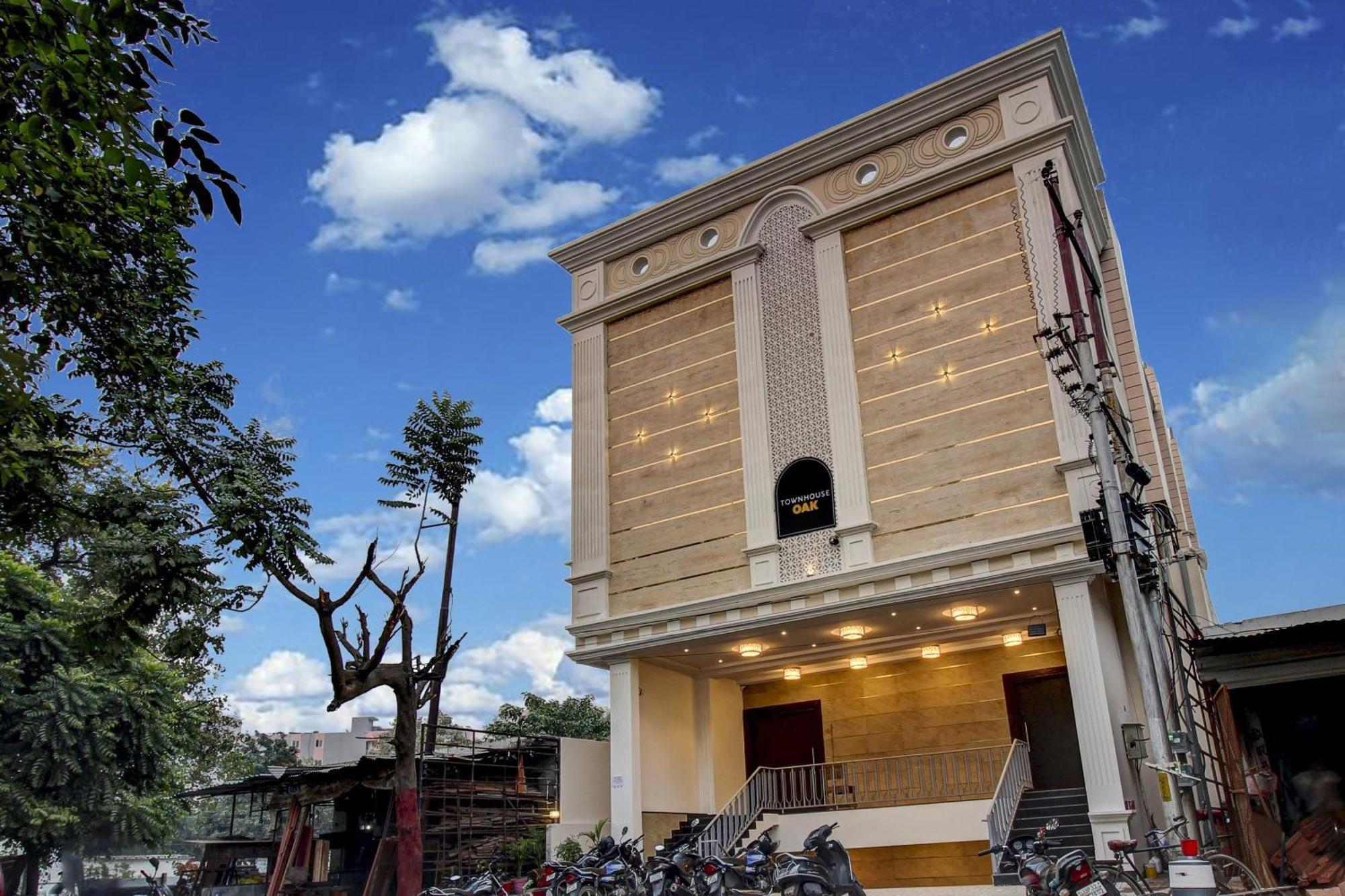 Hotel Super Townhouse Oak Aurelia Grand à Lucknow Extérieur photo