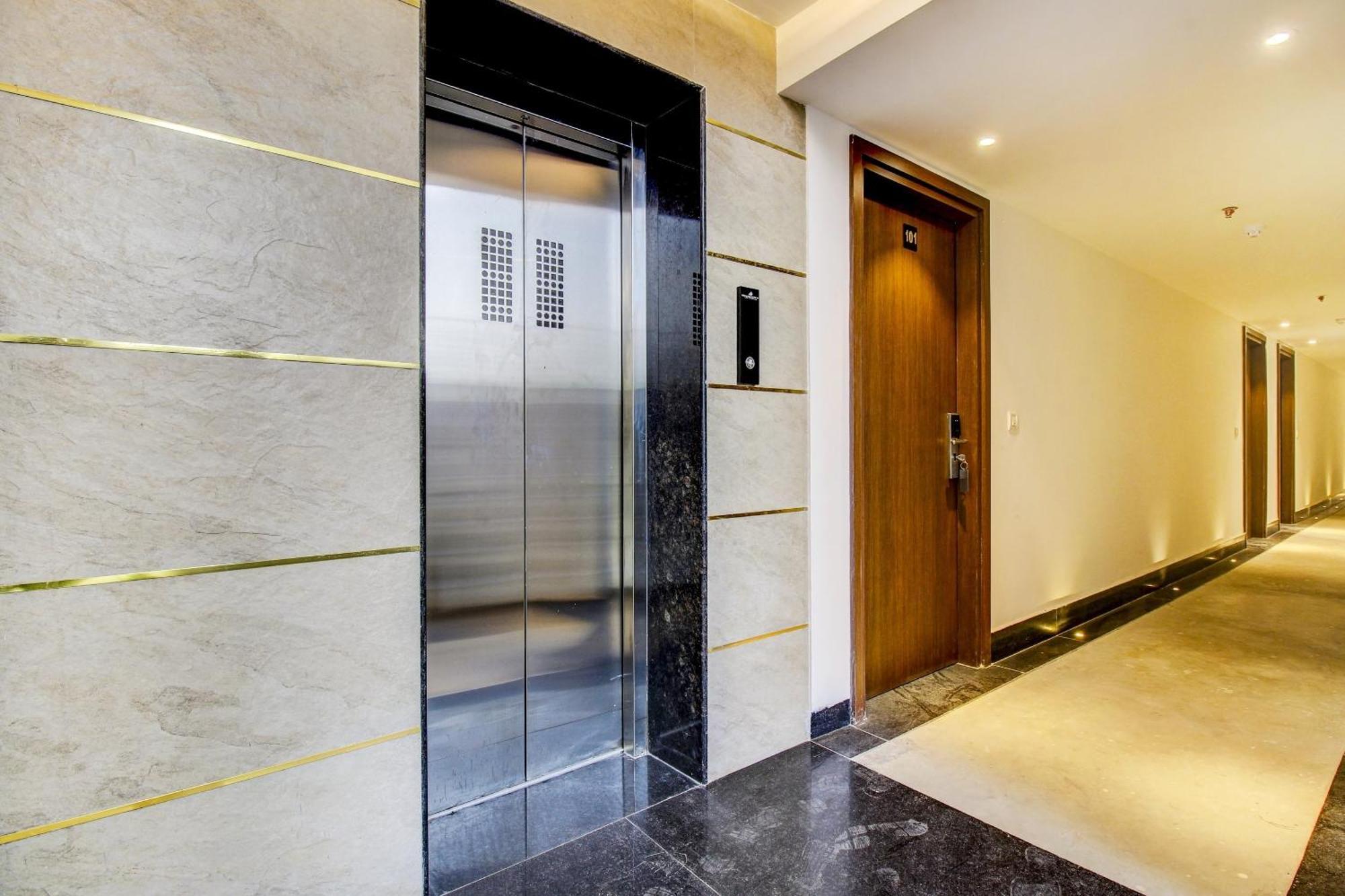 Hotel Super Townhouse Oak Aurelia Grand à Lucknow Extérieur photo