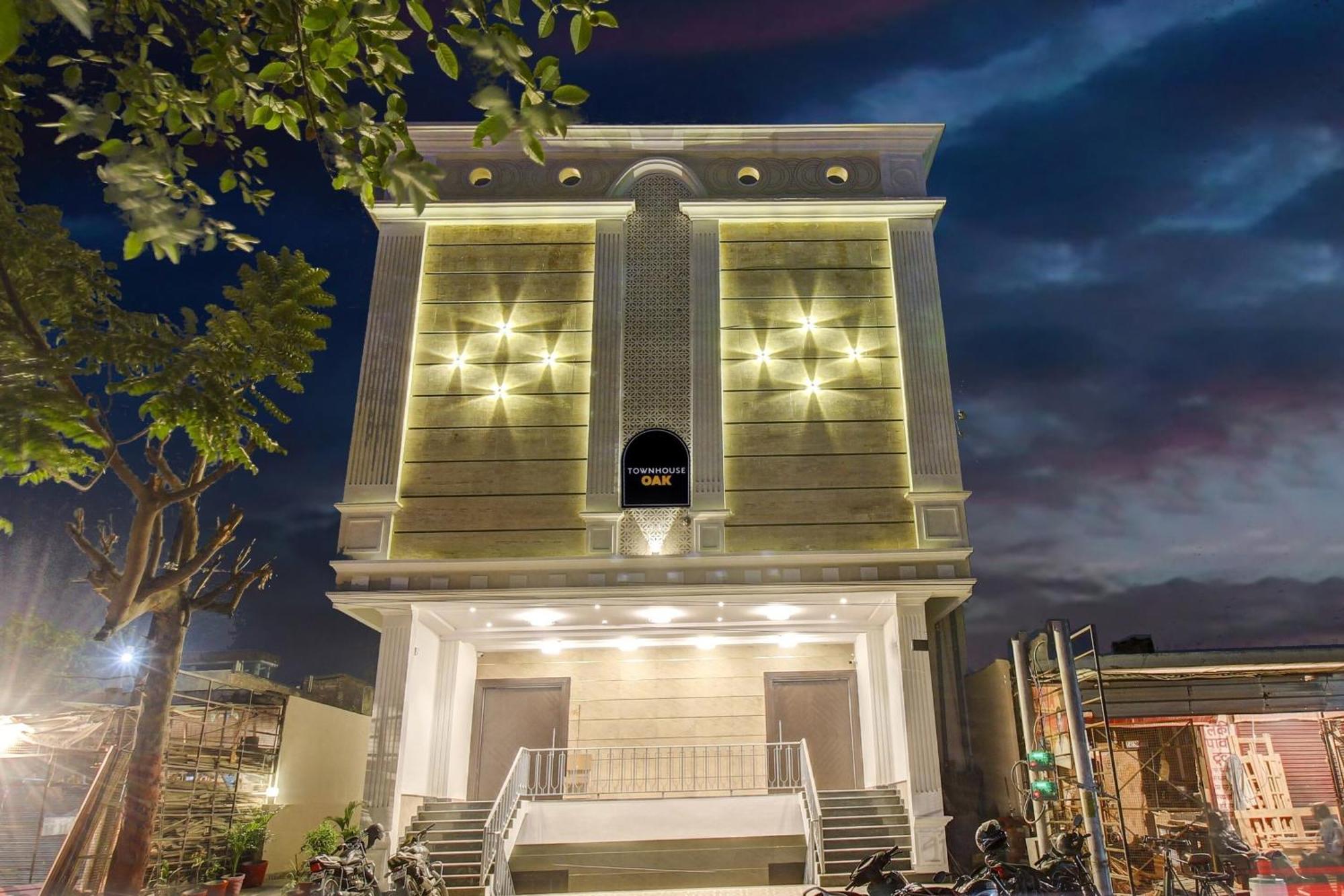 Hotel Super Townhouse Oak Aurelia Grand à Lucknow Extérieur photo